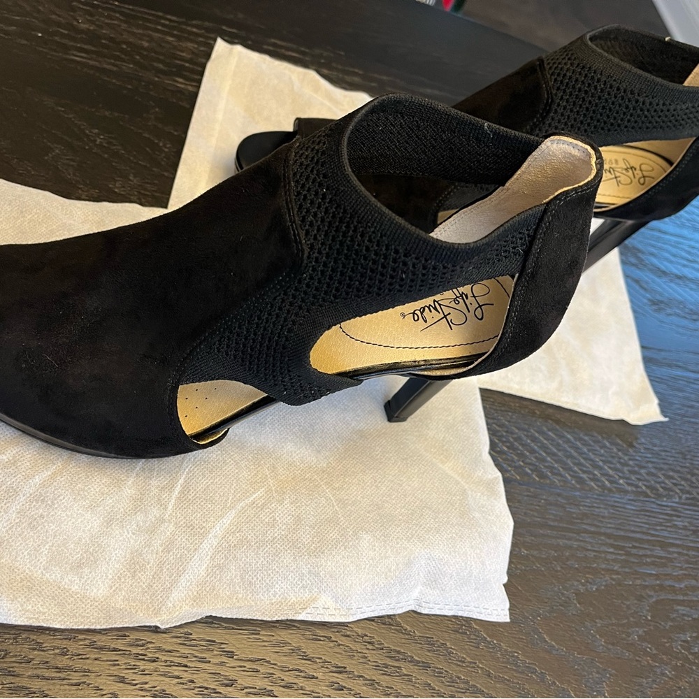 LIKE NEW LIFESTRIDE HEELS, BLACK SIZE 11 - Picture 2 of 7
